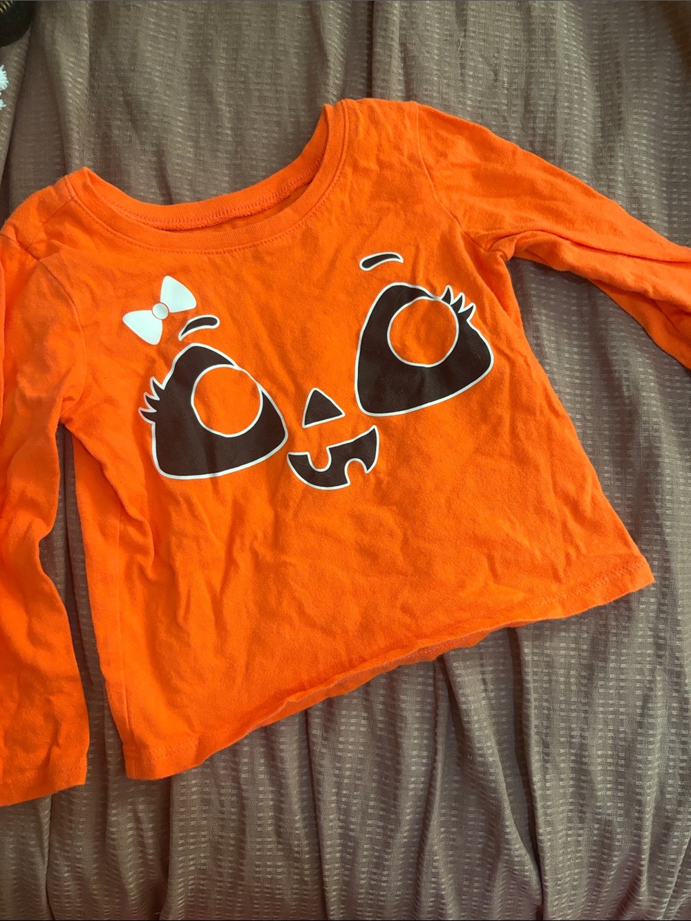 Children’s place pumpkin tee